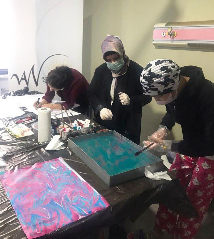 Lösemili çocuklar ebru sanatıyla tanıştı G3