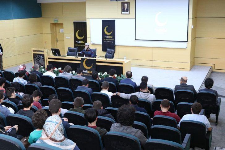 SAÜ’de ‘Sosyal Medyanın İnsanlar Üzerindeki Etkin Yönlendirme Gücü’ adlı konferans düzenlendi G3