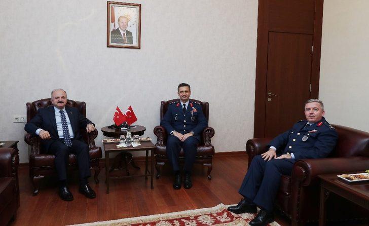 Komutanlar Vali Çakacak’ı ziyaret etti G1