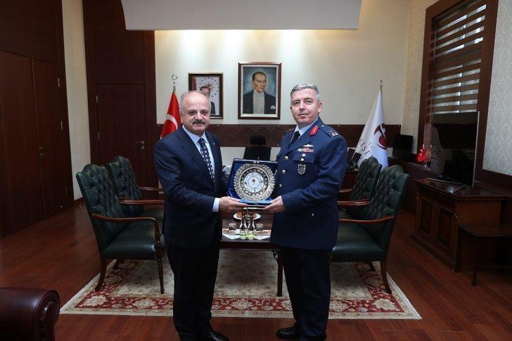 Komutanlar Vali Çakacak’ı ziyaret etti G2