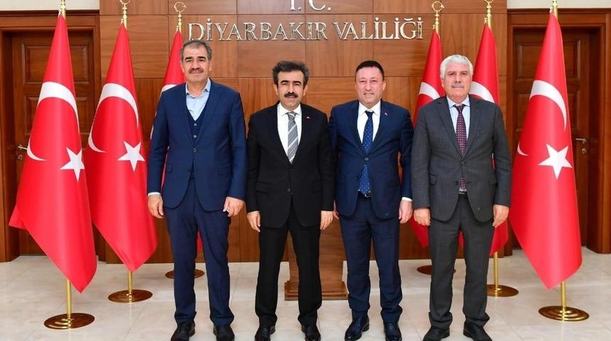 Vali Güzeloğlu belediye başkanlarıyla buluştu