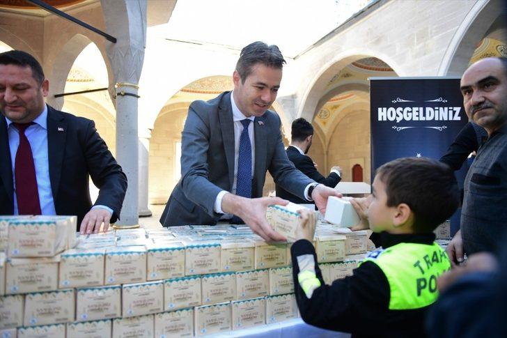 Altınordu Belediyesinden kandil simidi ikramı G3