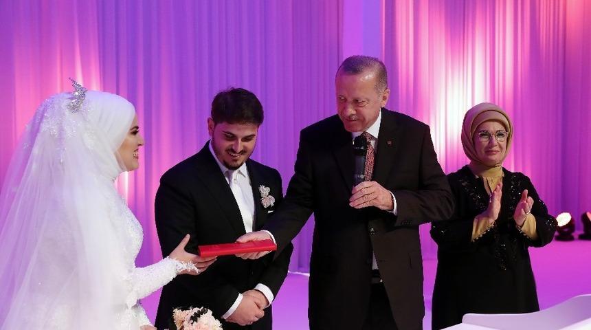 Cumhurbaşkanı Erdoğan, Mahir Ünal’ın kızının nikah törenine katıldı