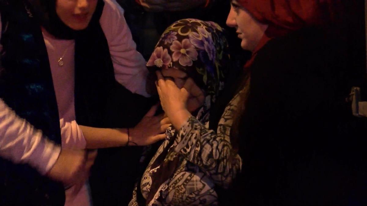 Beyoğlu'nda yaşlı kadın, evinin yanışını g&ouml;zyaşları i&ccedil;inde izledi