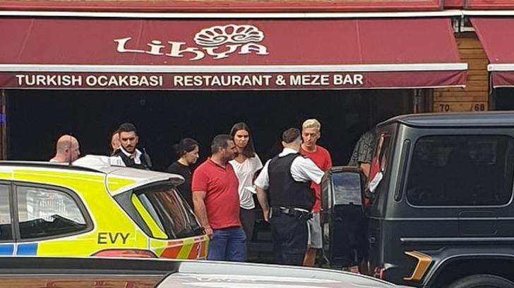 Mesut Özil'e saldıran Ashley Smith'e 10 yıl hapis cezası verildi G1