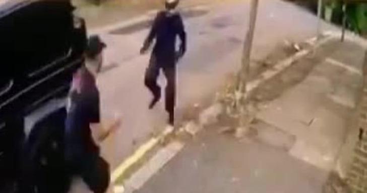 Mesut Özil'e saldıran Ashley Smith'e 10 yıl hapis cezası verildi G2