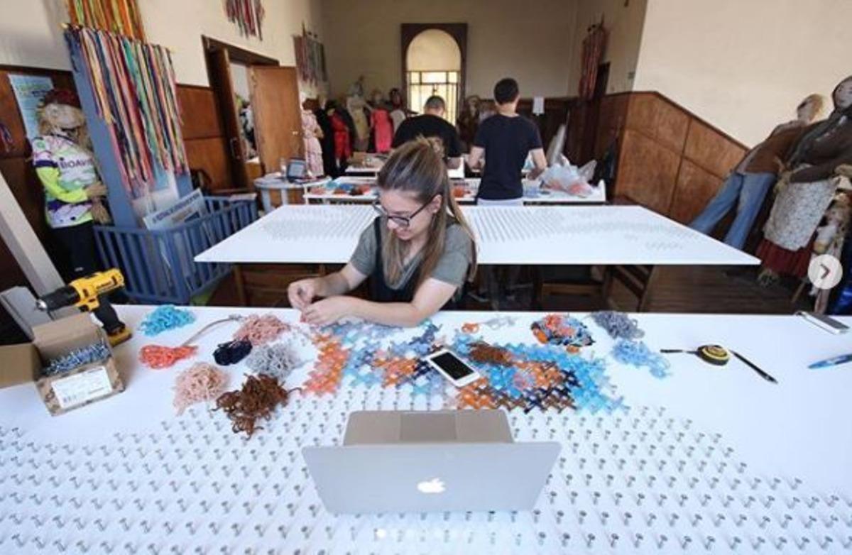  Duvarları kanavi&ccedil;elerle donatıyor! Tekniği ise...