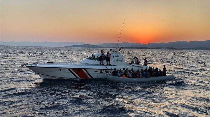İzmir'de 79 düzensiz göçmen yakalandı