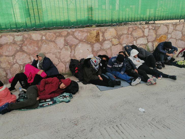 Çanakkale Ayvacık'ta 205 kaçak göçmen yakalandı G2