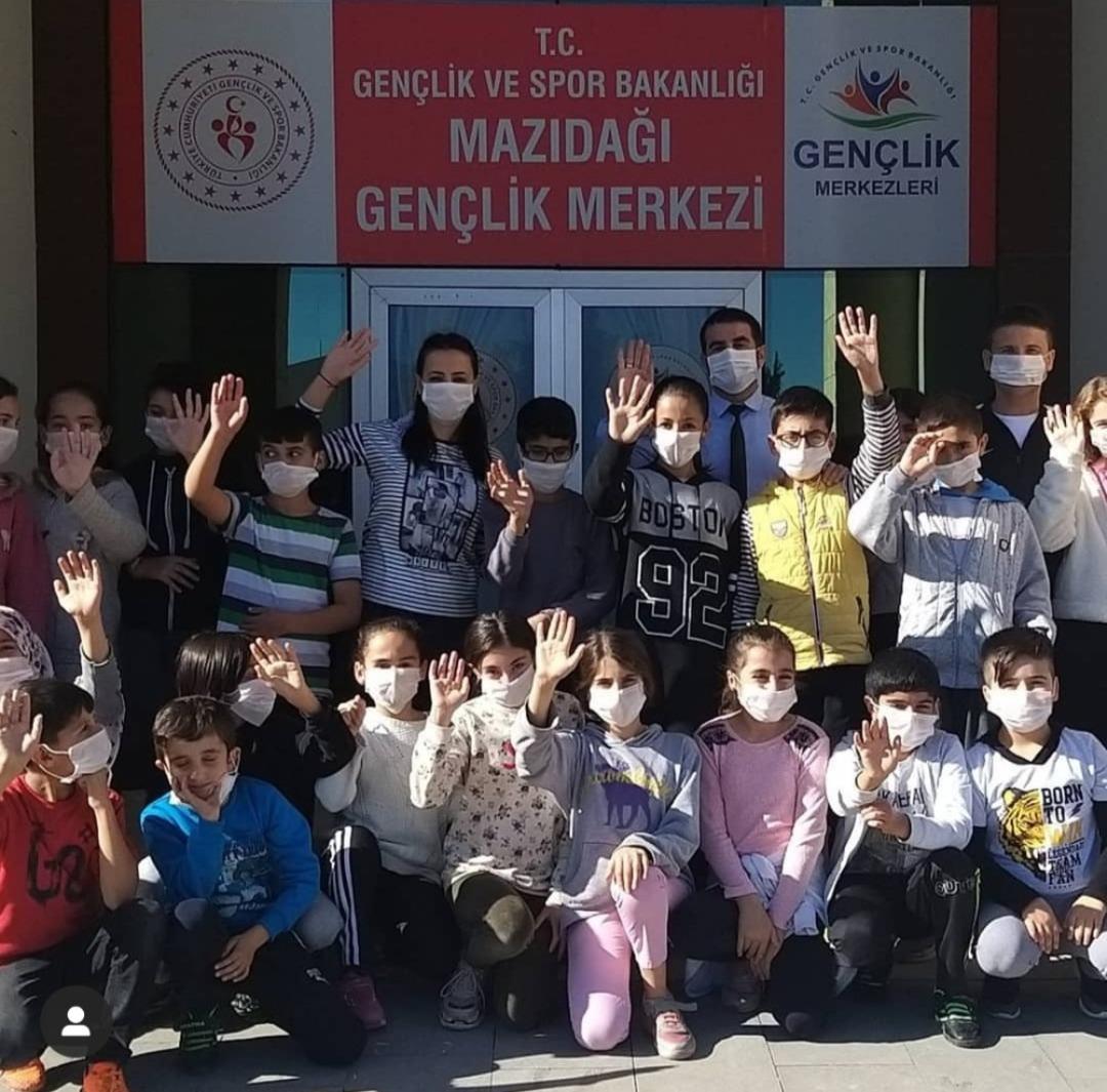 Mazıdağı&rsquo;nda &ouml;ğrenciler, l&ouml;semi hastalarına destek i&ccedil;in maske taktı