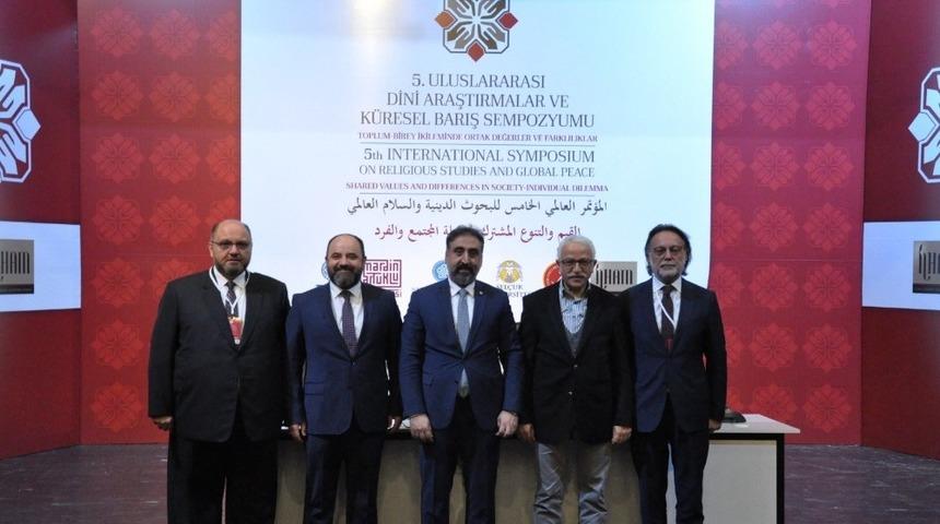 Uluslararası Dini Araştırmalar ve K&uuml;resel Barış Sempozyumunun sonu&ccedil; bildirgesi a&ccedil;ıklandı
