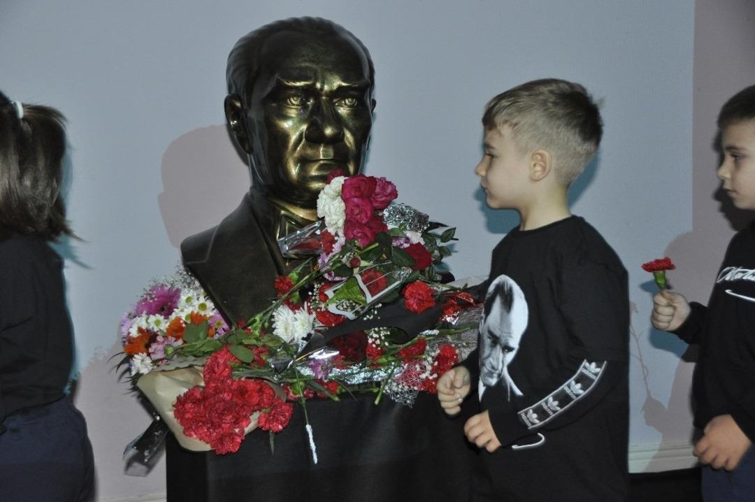 GKV&rsquo;li minikler Atat&uuml;rk&rsquo;&uuml; andı