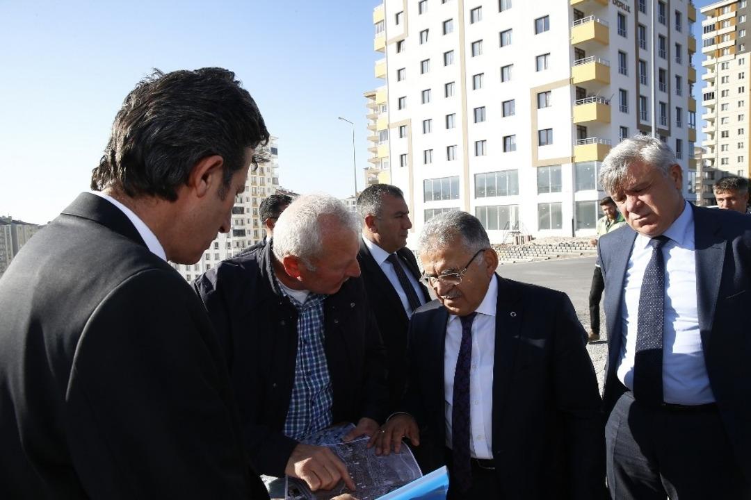 Başkan B&uuml;y&uuml;kkılı&ccedil;, yol ve kavşak yapım &ccedil;alışmalarıyla ilgili incelemelerde bulundu