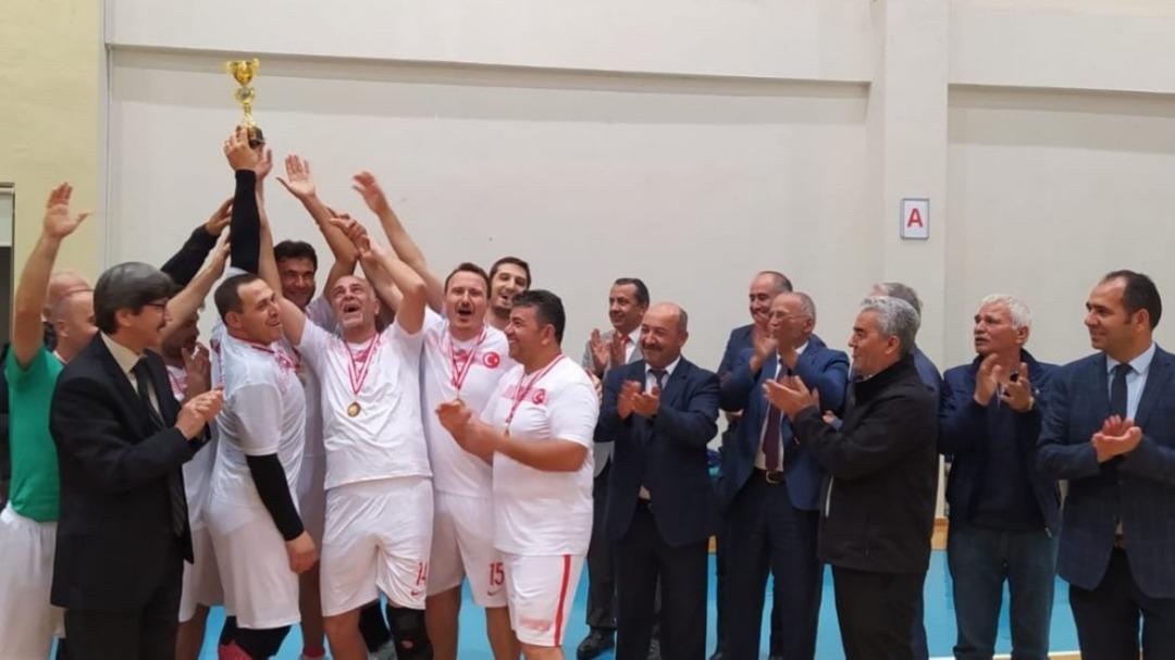 Simav voleybol &ouml;ğretmen takımı b&ouml;lge şampiyonu oldu