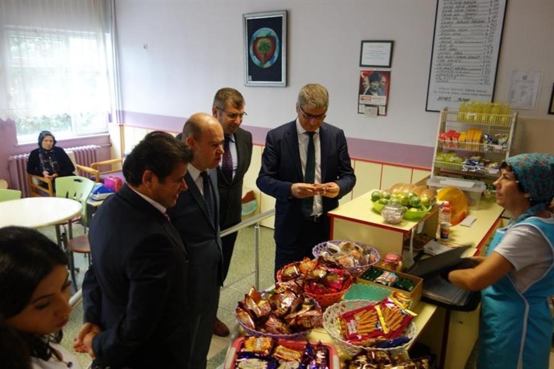 &lsquo;Hijyen eğitim belgesi olmayanlar&rsquo; okul kantinlerinde &ccedil;alışamayacak