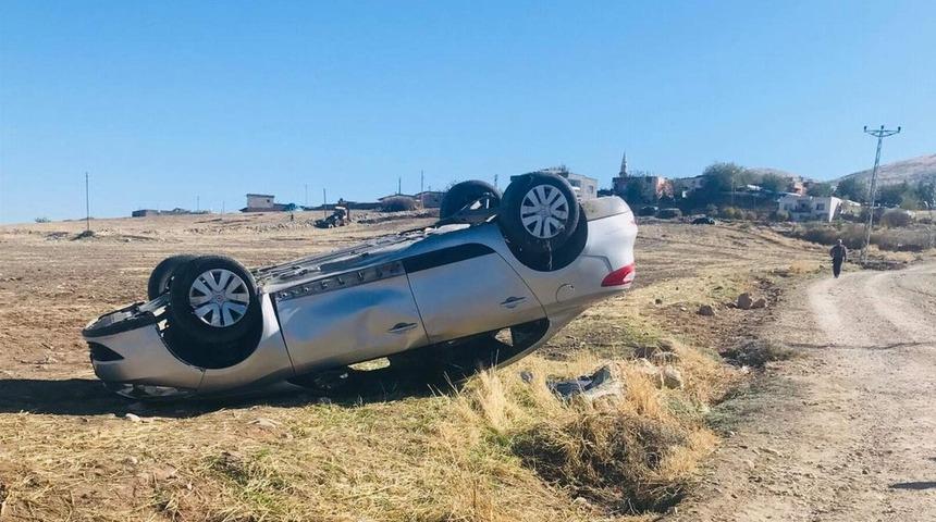 Siirt&rsquo;te otomobil takla attı: 2 yaralı