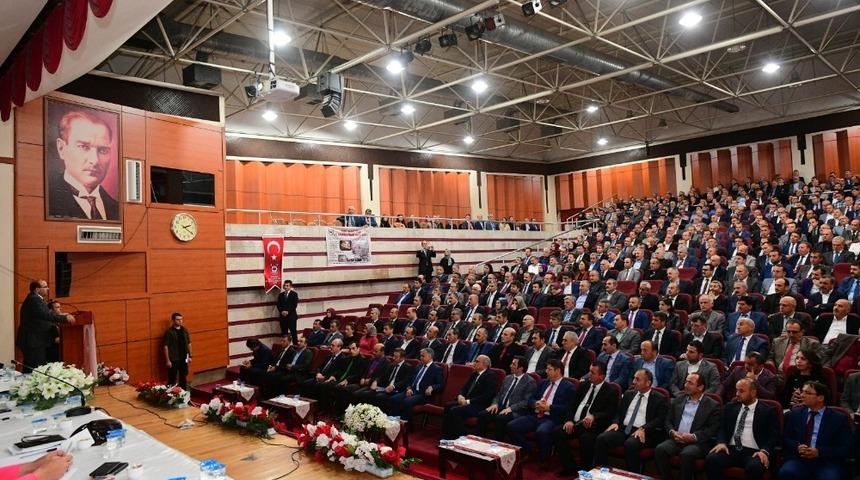 Vali İsmail Ustaoğlu, okul m&uuml;d&uuml;rleriyle buluştu, tavsiyelerde bulundu