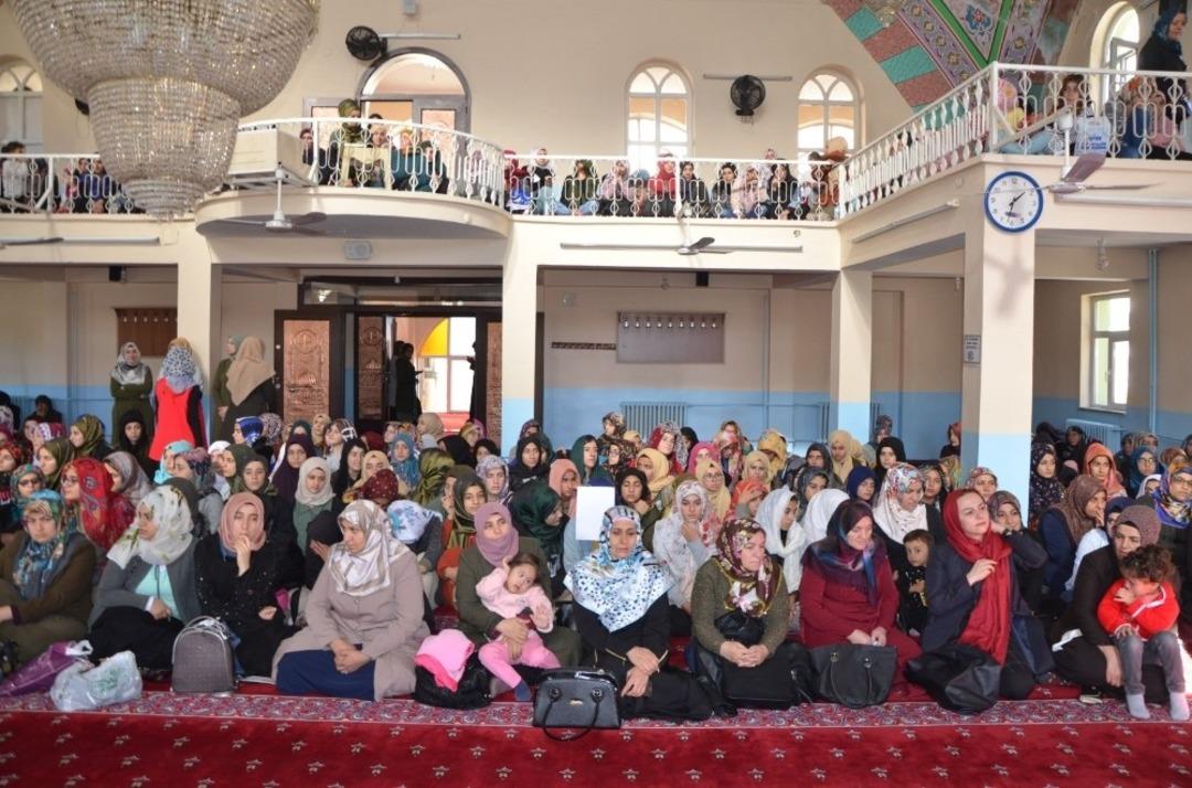 &ldquo;Mevlid-i Nebi&rdquo; Programına kadınlardan yoğun ilgi