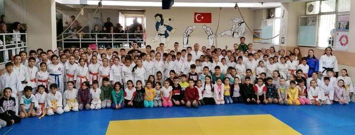 Salihli’de 200 judocu kemer atladı G1