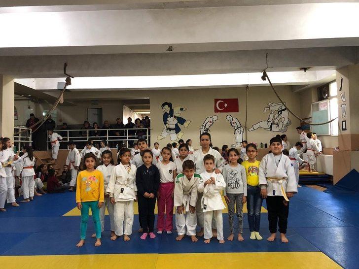 Salihli’de 200 judocu kemer atladı G2