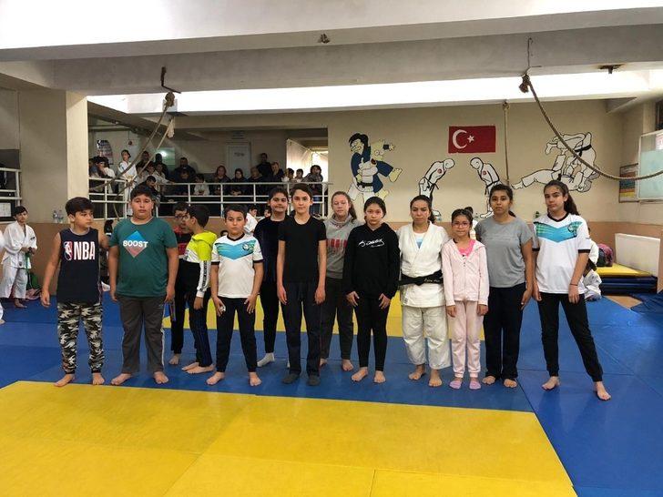 Salihli’de 200 judocu kemer atladı G3