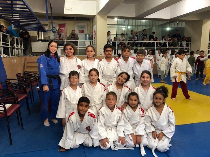 Salihli’de 200 judocu kemer atladı G4