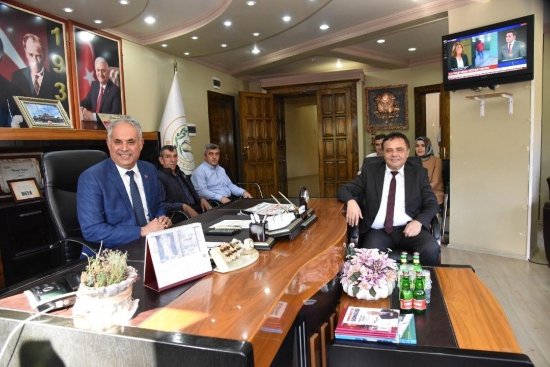 Başkan Şahin&rsquo;den il&ccedil;e ve belde belediyeleri ziyaretleri