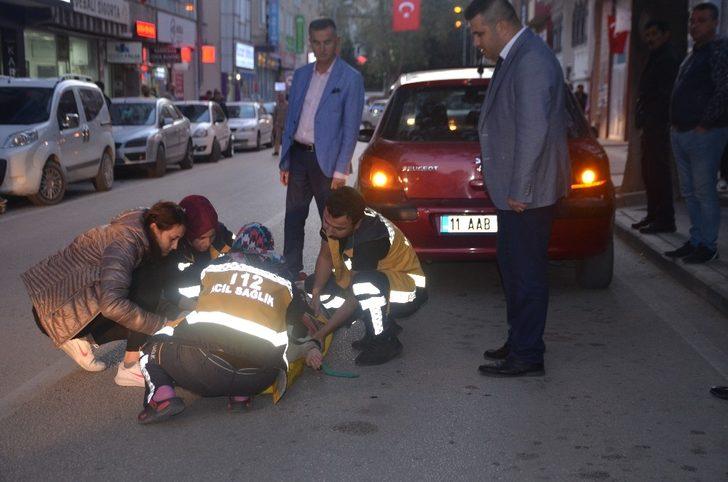 Geri manevra yapan otomobilin çarptığı yaya yaralandı G3