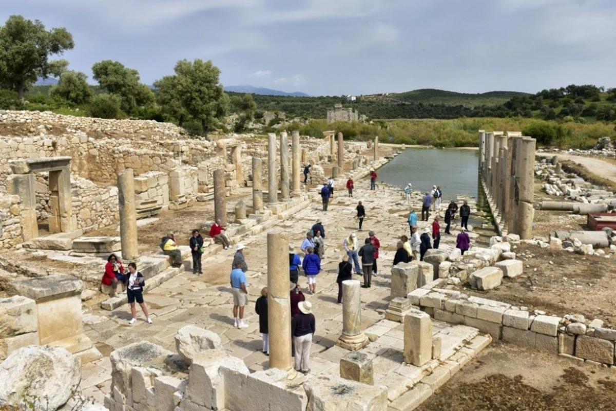 Kaş&rsquo;taki &ouml;ren yerlerine ziyaret&ccedil;i akını
