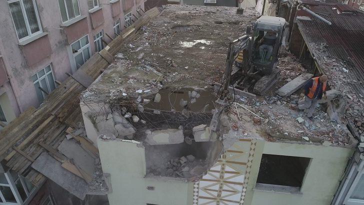 Küçükçekmece'de ilginç yıkım! G2