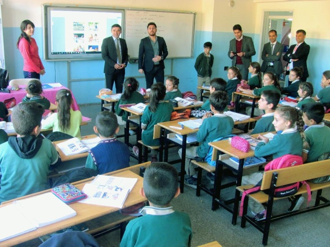 Cumhuriyet Savcı A&ccedil;ıky&uuml;rek başarılı &ouml;ğrencileri &ouml;d&uuml;llendirdi