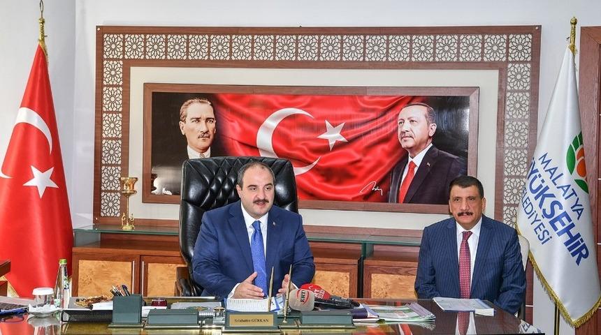 Bakan Varank, Malatya Büyükşehir Belediyesini ziyaret etti