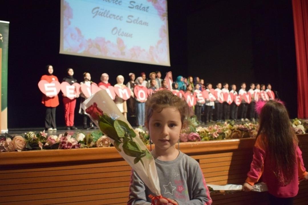 &Ouml;ğrencilerin d&uuml;zenlediği mevlid programına Bursa halkından b&uuml;y&uuml;k ilgi