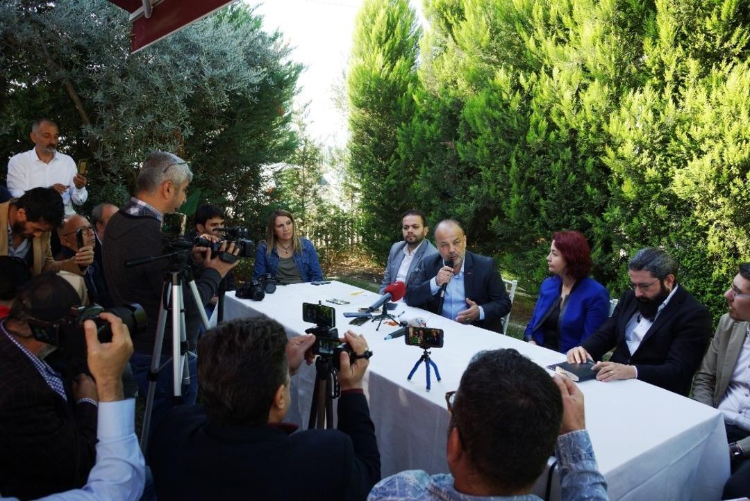 AK Partili Yavuz basın mensupları ile kahvaltıda buluştu