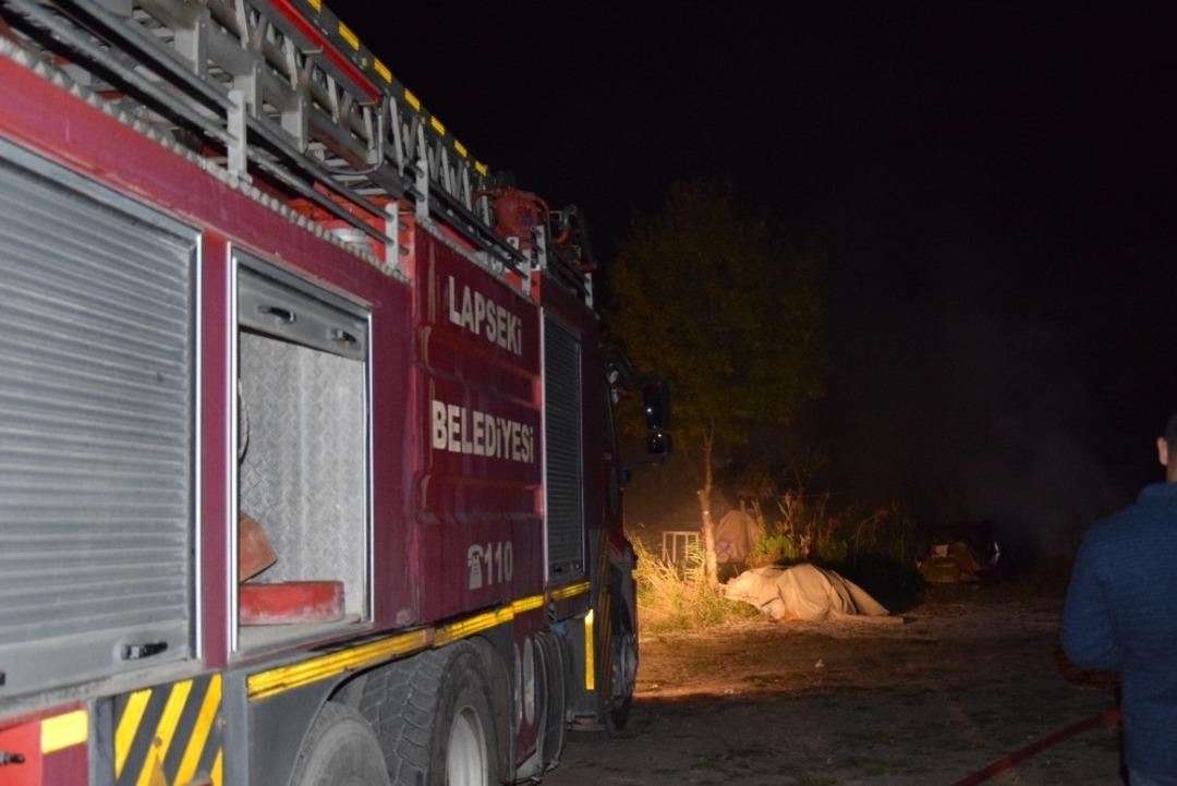 Barakada &ccedil;ıkan yangın korkuttu