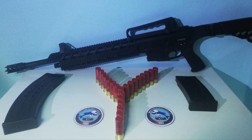 Ruhsatsız t&uuml;fek ve tabanca ele ge&ccedil;irildi