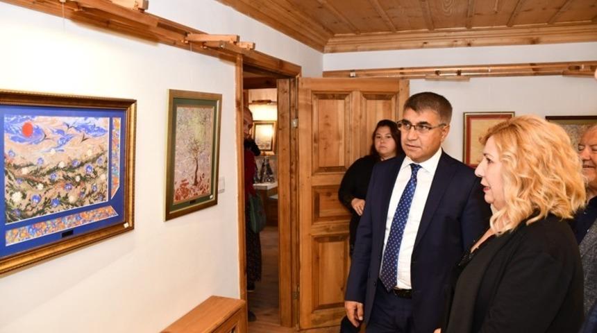 Vali G&uuml;rel&rsquo;den ebru sergisini ziyaret etti