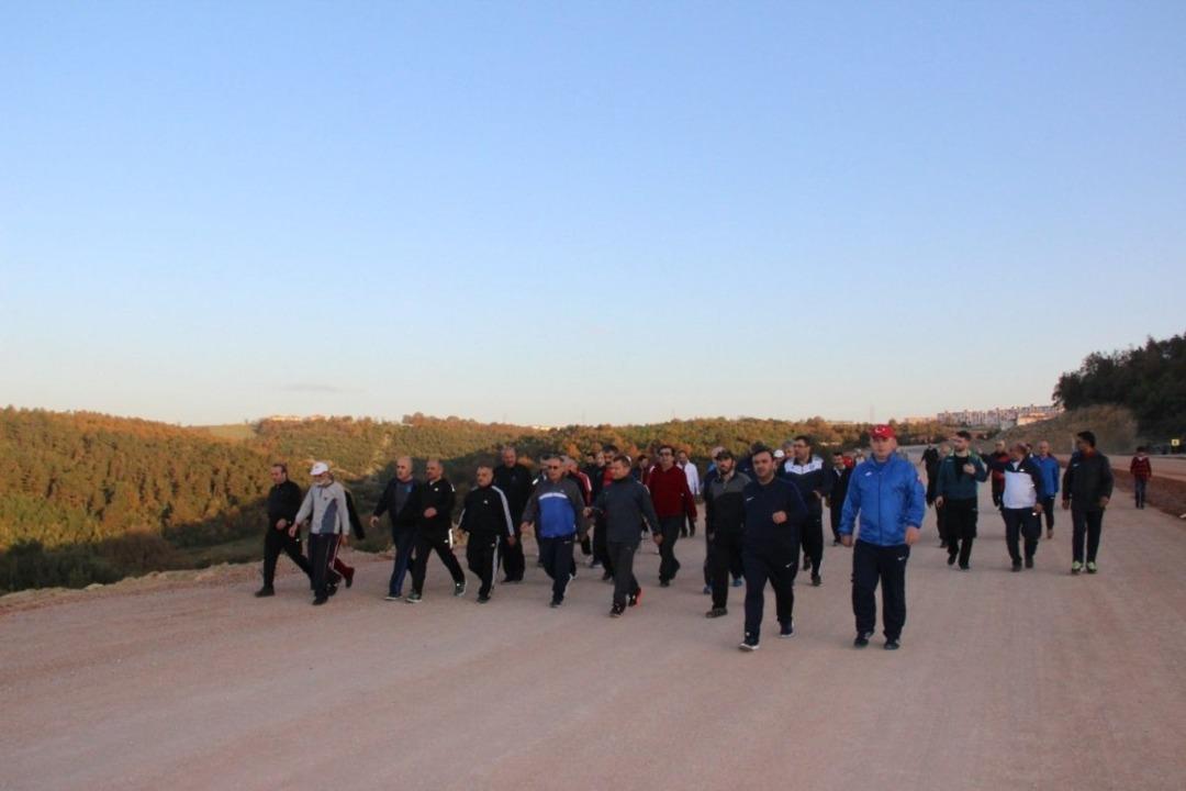 K&ouml;rfezlililer İlimtepe&rsquo;de sağlık i&ccedil;in y&uuml;r&uuml;d&uuml;