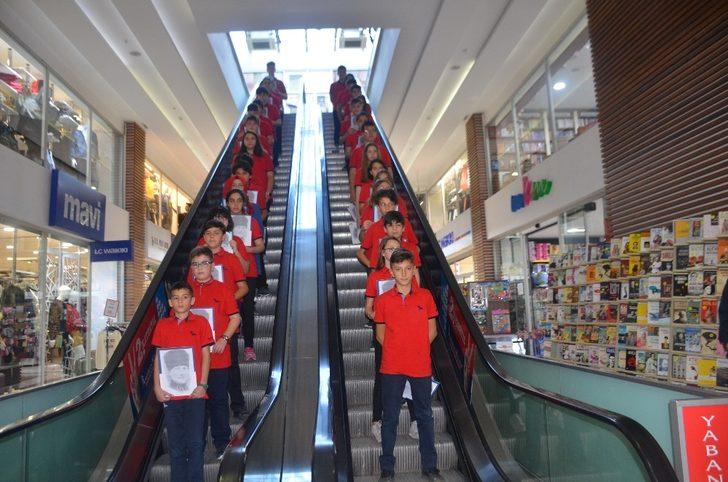 Bir anda ortaya çıktılar, herkes telefonlarına sarıldı G1