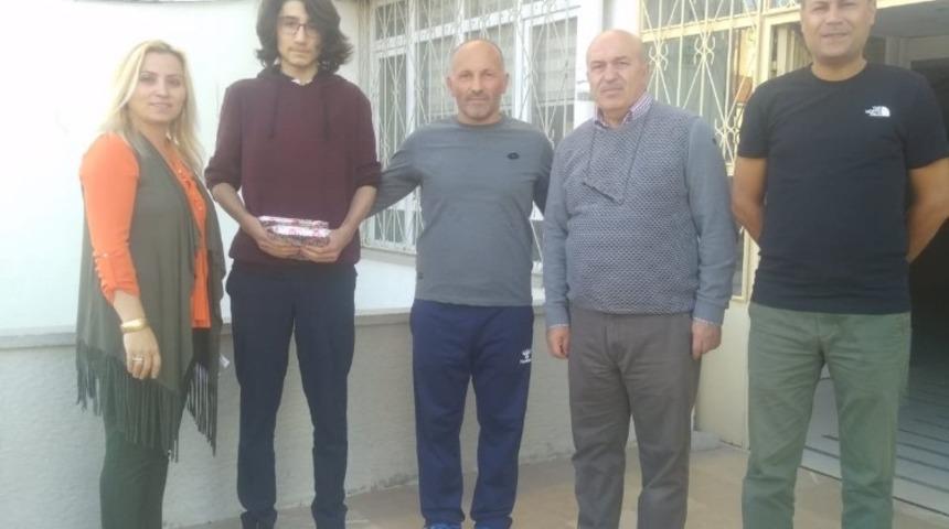 Tasarladığı logo ile T&uuml;rk &ouml;ğrenci birinci oldu