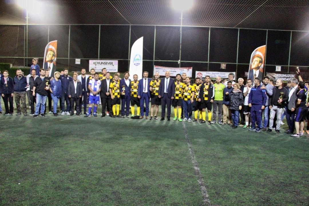 S&ouml;ke Belediyesi halı Saha turnuvası tamamlandı; kurumlarda Milli Eğitim, kuruluşlarda Kimsesizler Derneği şampiyon