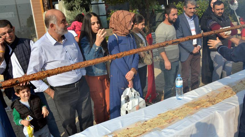 A&ccedil;ılışa &ouml;zel yapılan 46 metrelik kebap, 30 saniyede t&uuml;kendi