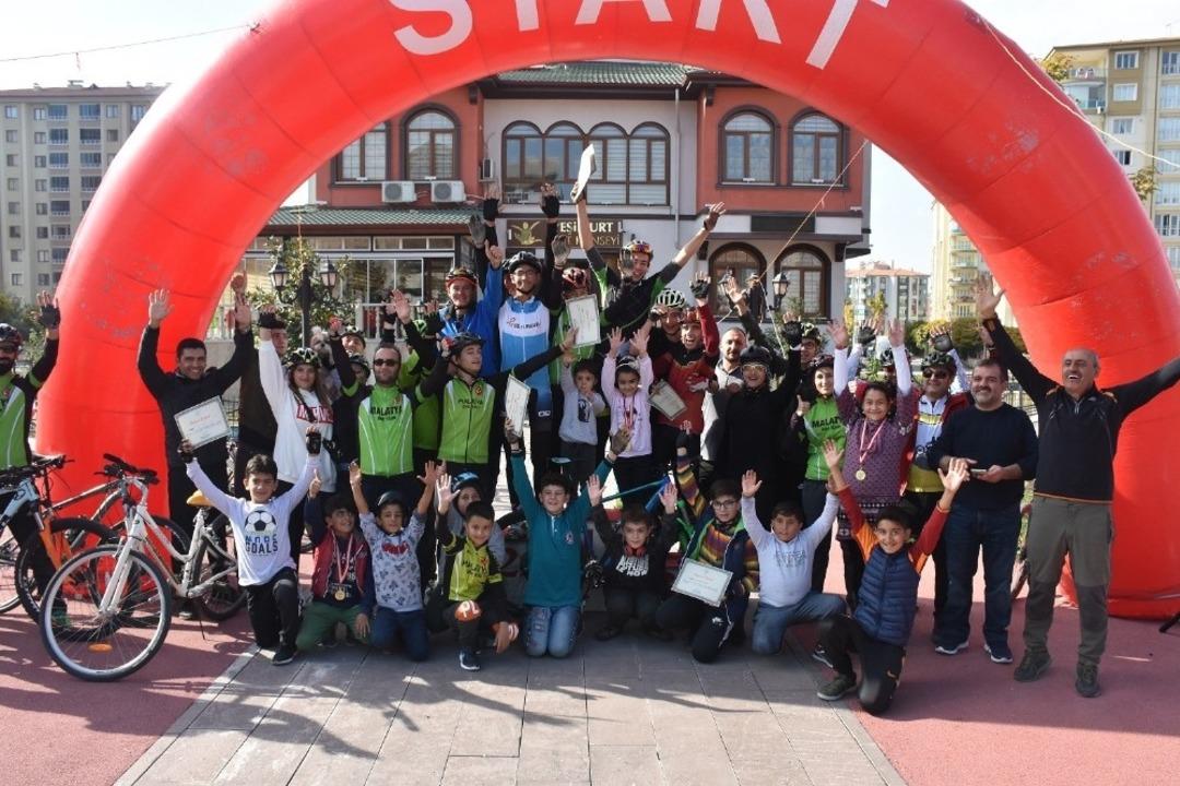 2.geleneksel bisiklet şenliği renkli ge&ccedil;ti