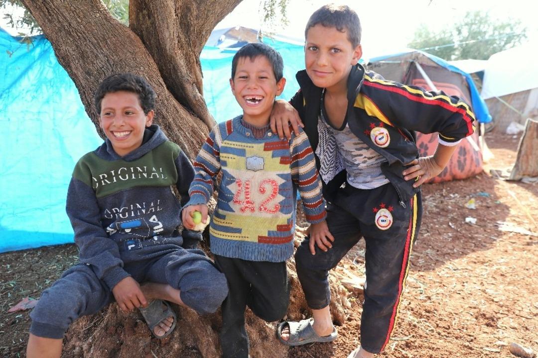 &Ccedil;adır kentlere meyve dağıtıldı