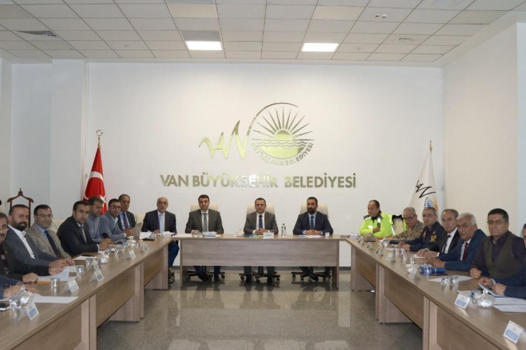 Van B&uuml;y&uuml;kşehir Belediyesi &ouml;nc&uuml;l&uuml;ğ&uuml;nde UKOME toplantısı yapıldı