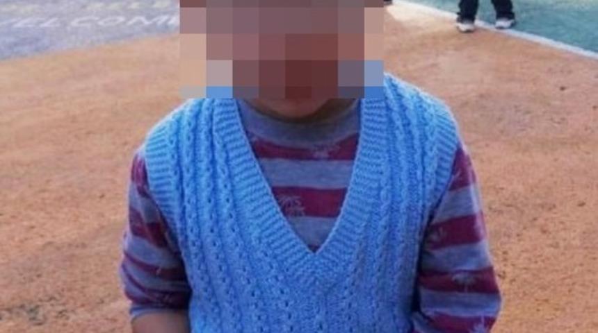 Servis aracında unutulup, kaybolan çocuğu polis buldu