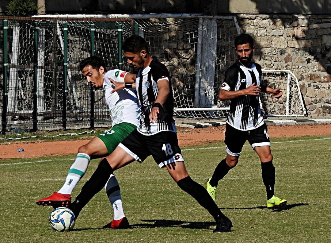 &Ccedil;eşme Belediyespor 7-0&rsquo;la liderliğini s&uuml;rd&uuml;rd&uuml;