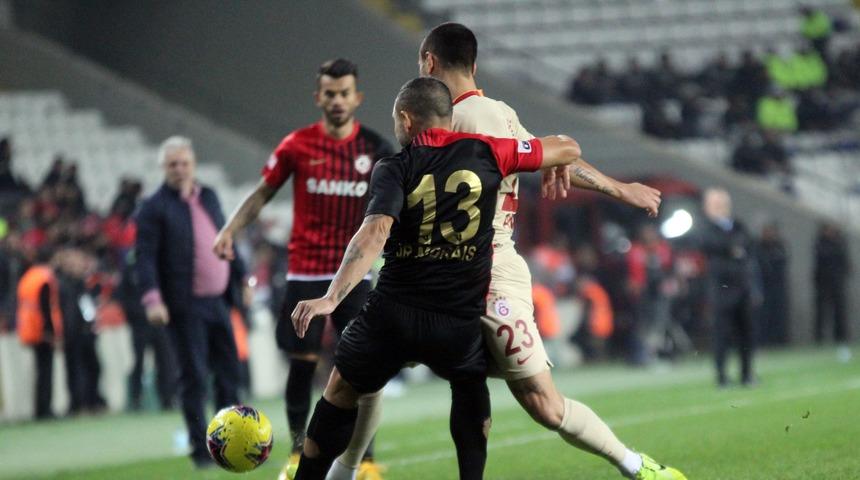 G.Saray'da sakatlık şoku! Oyundan çıktı