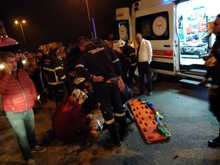 Kazayı gören yardıma koştu! Kırmızı ışıkta can pazarı! G3