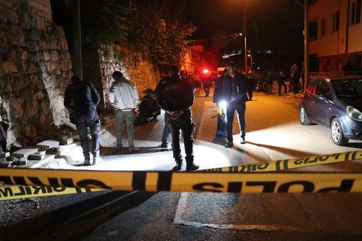 Kocaeli'de kanlı infaz! Arkadaşıyla sohbet ederken başından vuruldu! G1